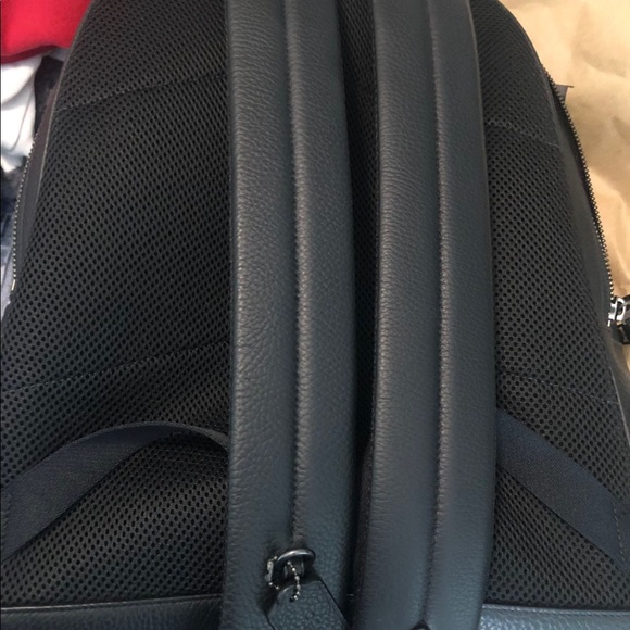 Bought this coach bag but never got the chance to use it. - Picture 5 of 5